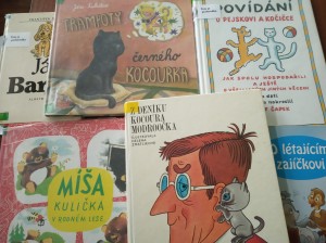 Výtvarná soutěž pro dětské čtenáře, žáky 1. - 5. tříd ZŠ a děti z mateřských škol v Polabinách na téma Moje oblíbená knížka | Galerie akcí knihovny
